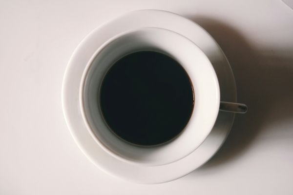 Taza de café solo en casa